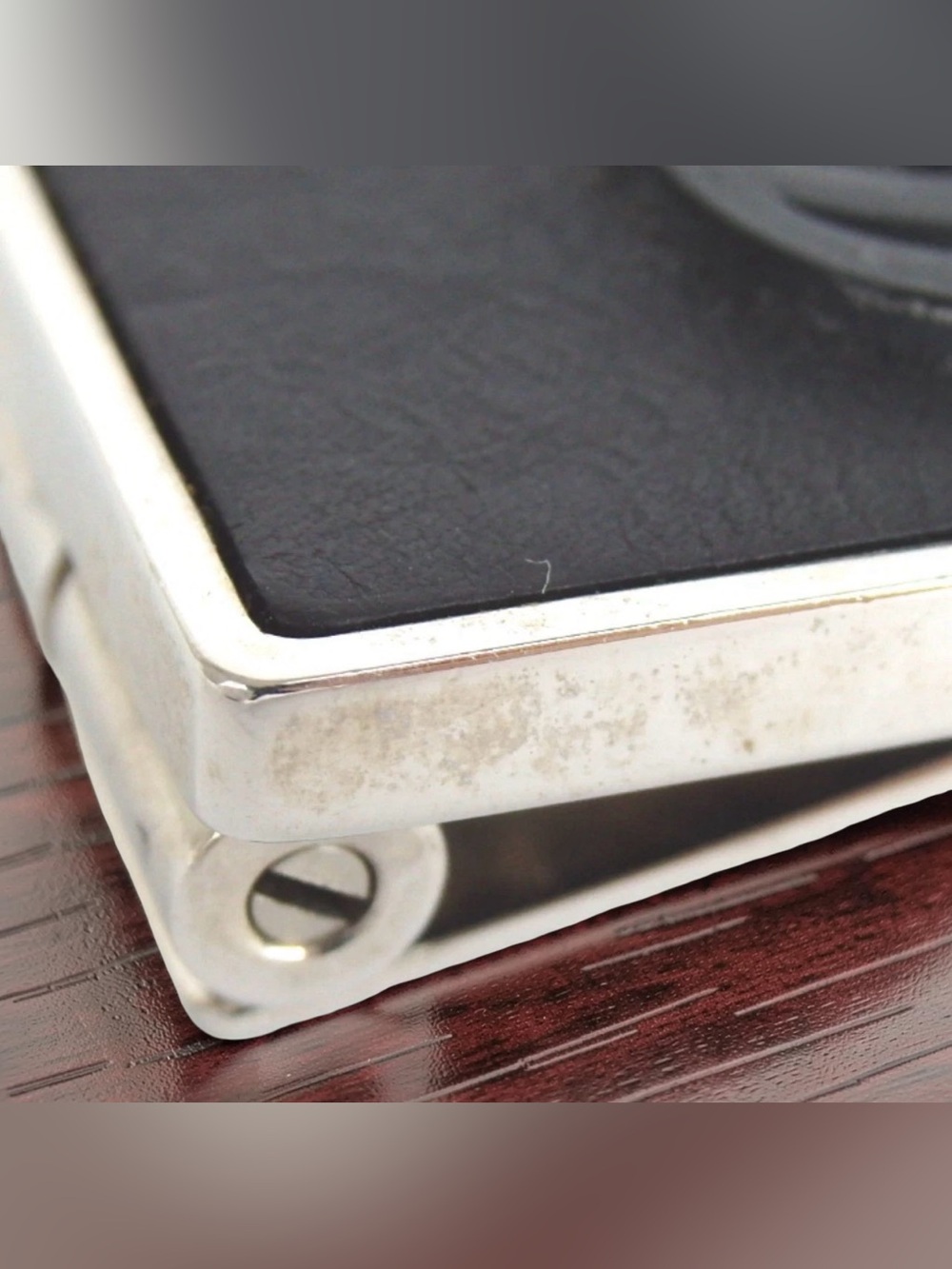 Gucci Black Leather Clip-On Phone Accessory with Silver Trim - Picture 8 of 13